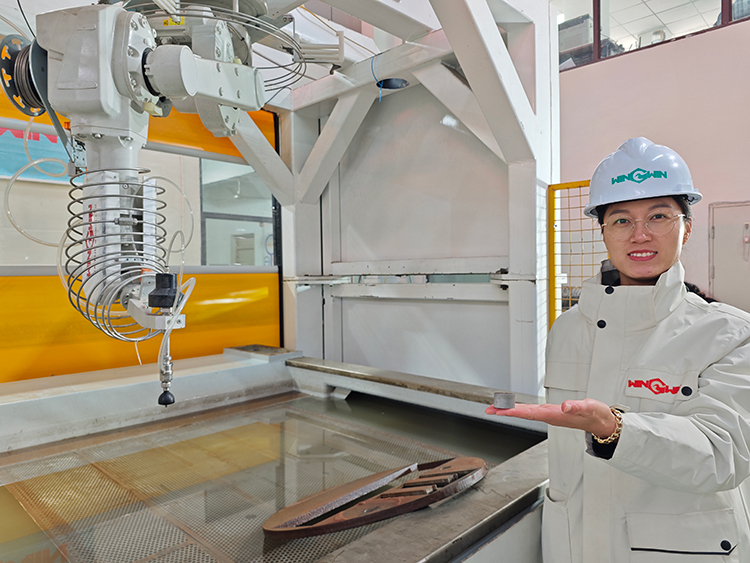 1739269331685884.jpg under-water-cutting-metal-robot-waterjet.jpg