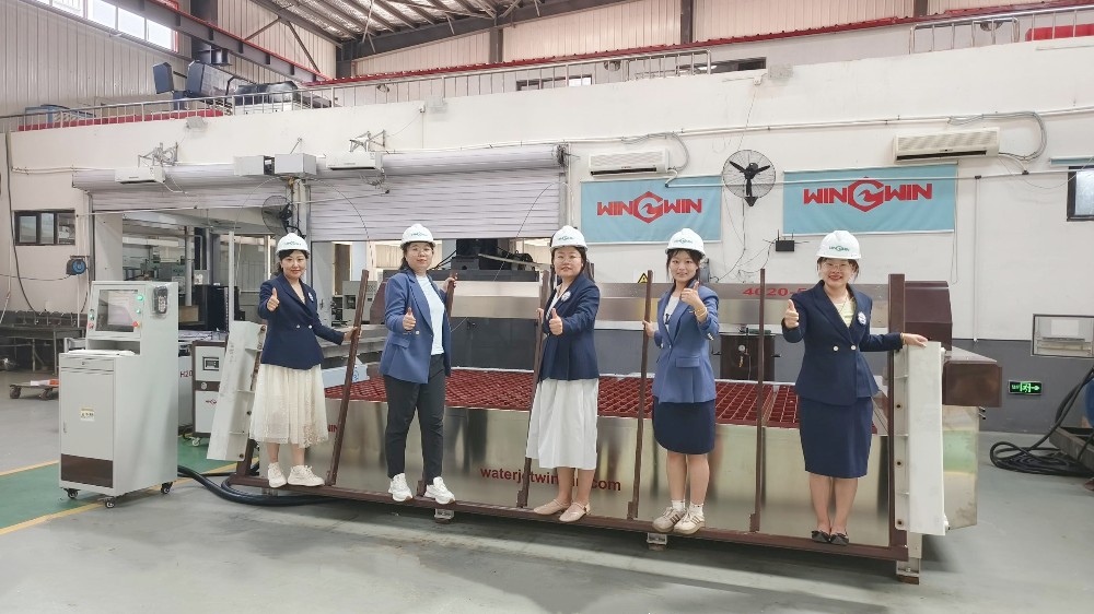 waterjet with lifting system.jpg